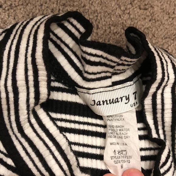 Black and white striped crop top - Picture 2 of 2